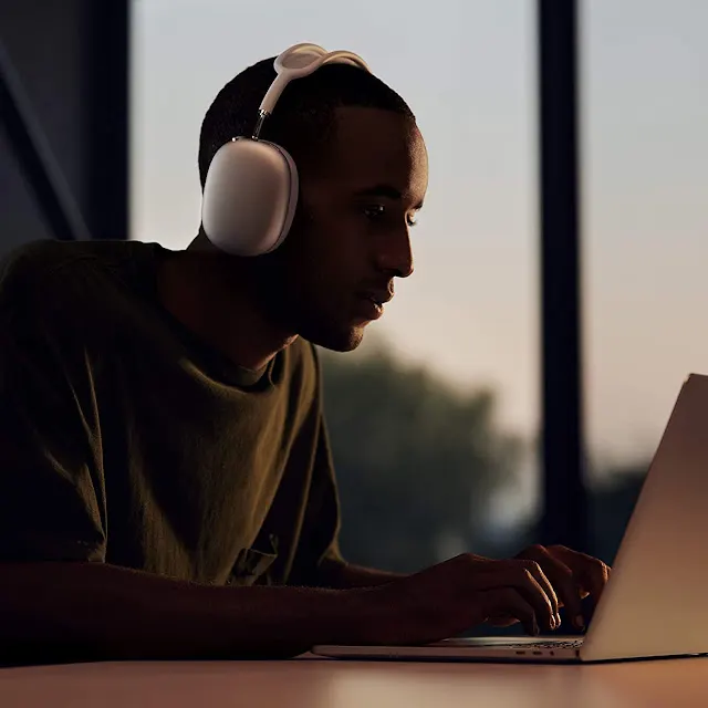 Apple AirPods Max Wireless Over-ear Headphones Review